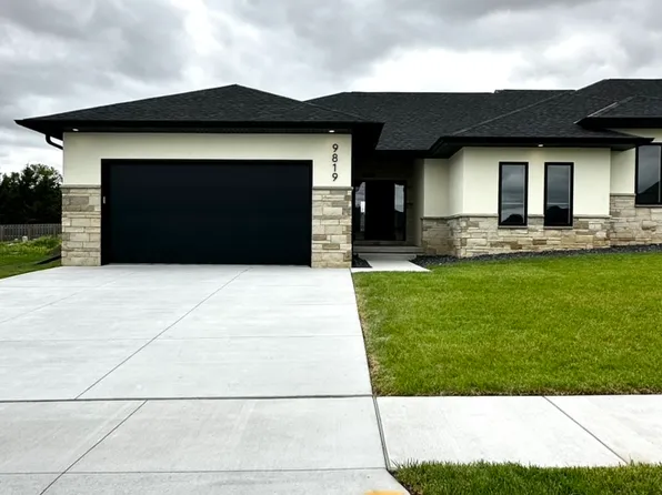9819 Keystone Dr, Lincoln, NE 68516