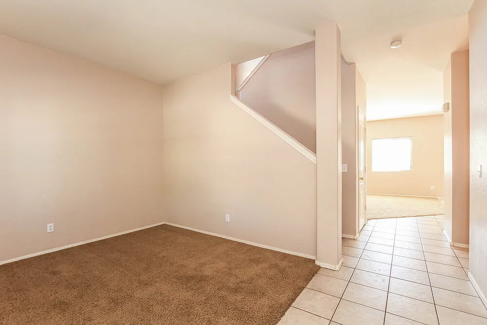 3 bed, 2.5 bath, 2220 sqft, $2,425 — Photo 2
