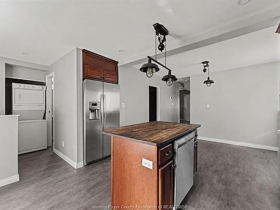 4th image of 549 Clover St