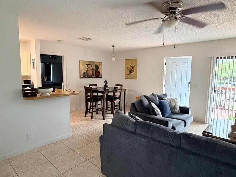 27 E Crossings Cir #H — Photo 2