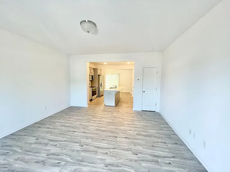 1351 Darlington Dr — Photo 7