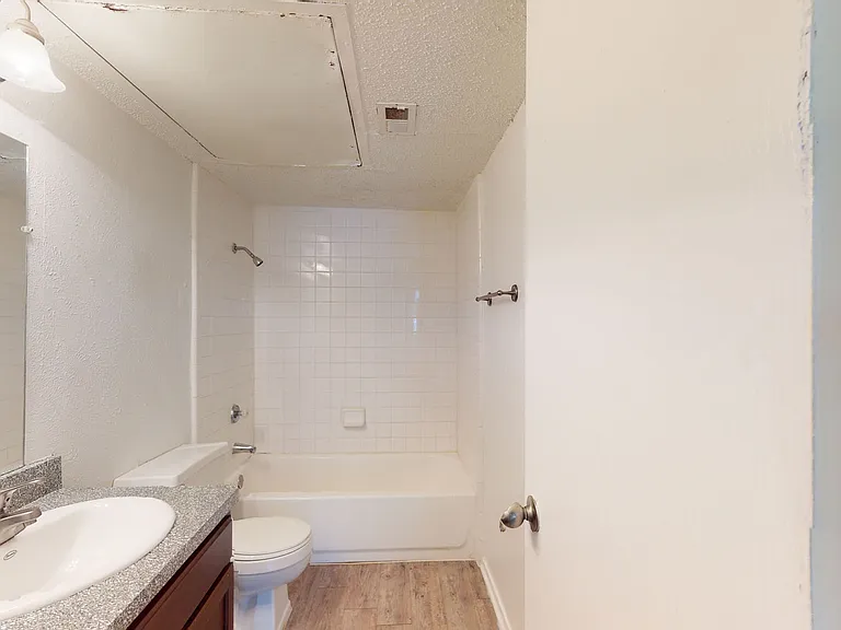 Addison Apartments at the Park — Photo 214