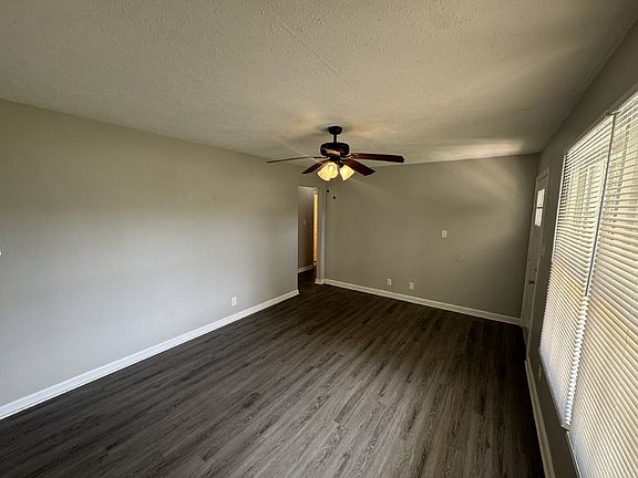 3rd image of 101 Meadow Ln