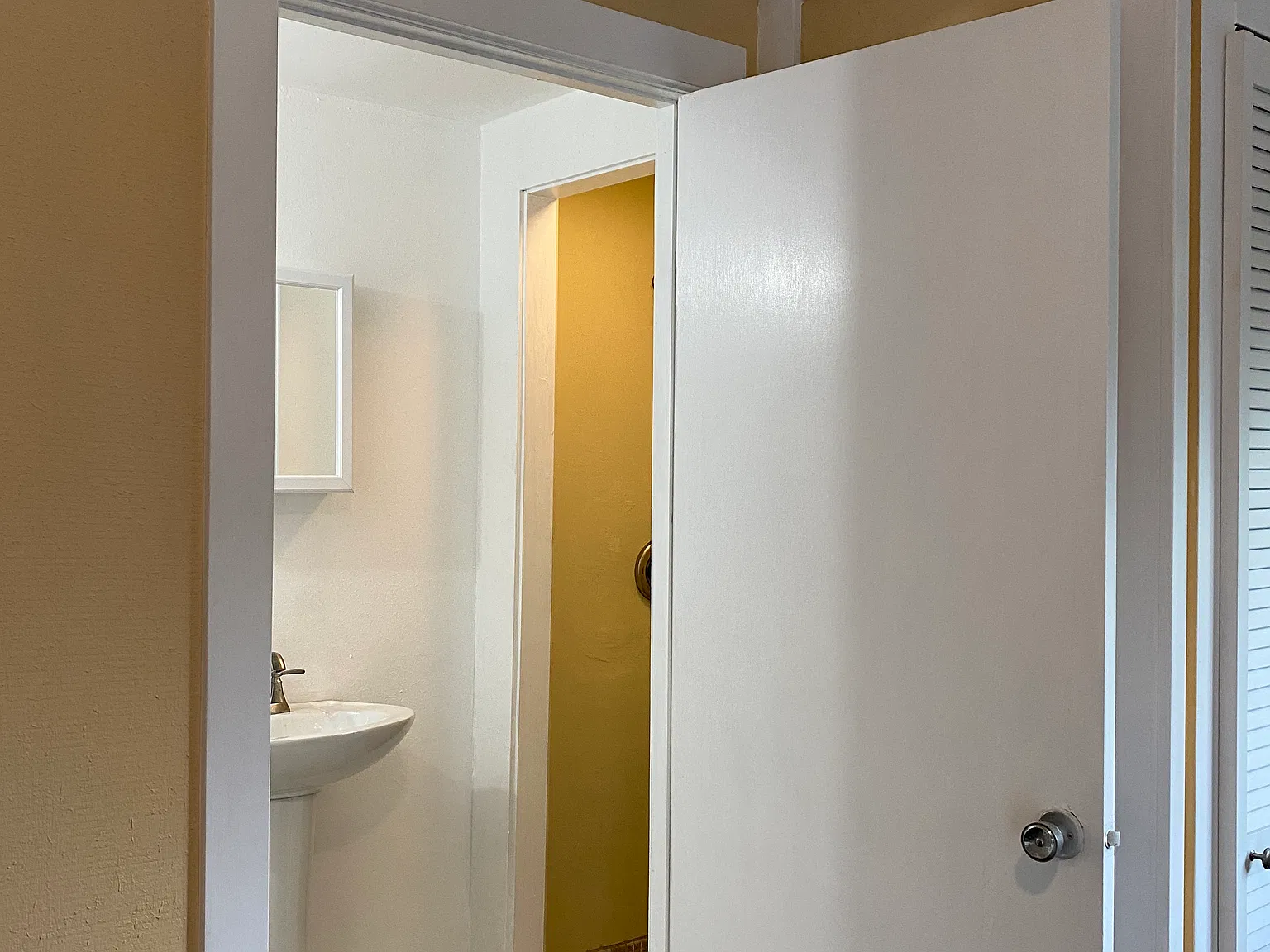 Studio, $1,400 — Photo 4