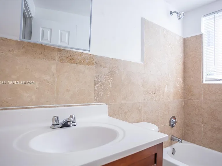 979 SW 10th St #2 — Photo 7