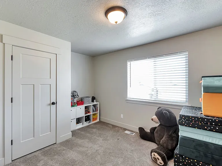 154 N 1325 W — Photo 13