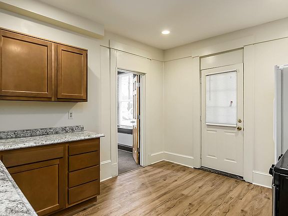 3rd image of 52 W Patterson Ave