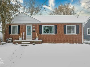 1041 E Robert Ave, Hazel Park, MI