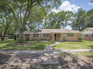 5435 Briarbend Dr, Houston, TX 77096