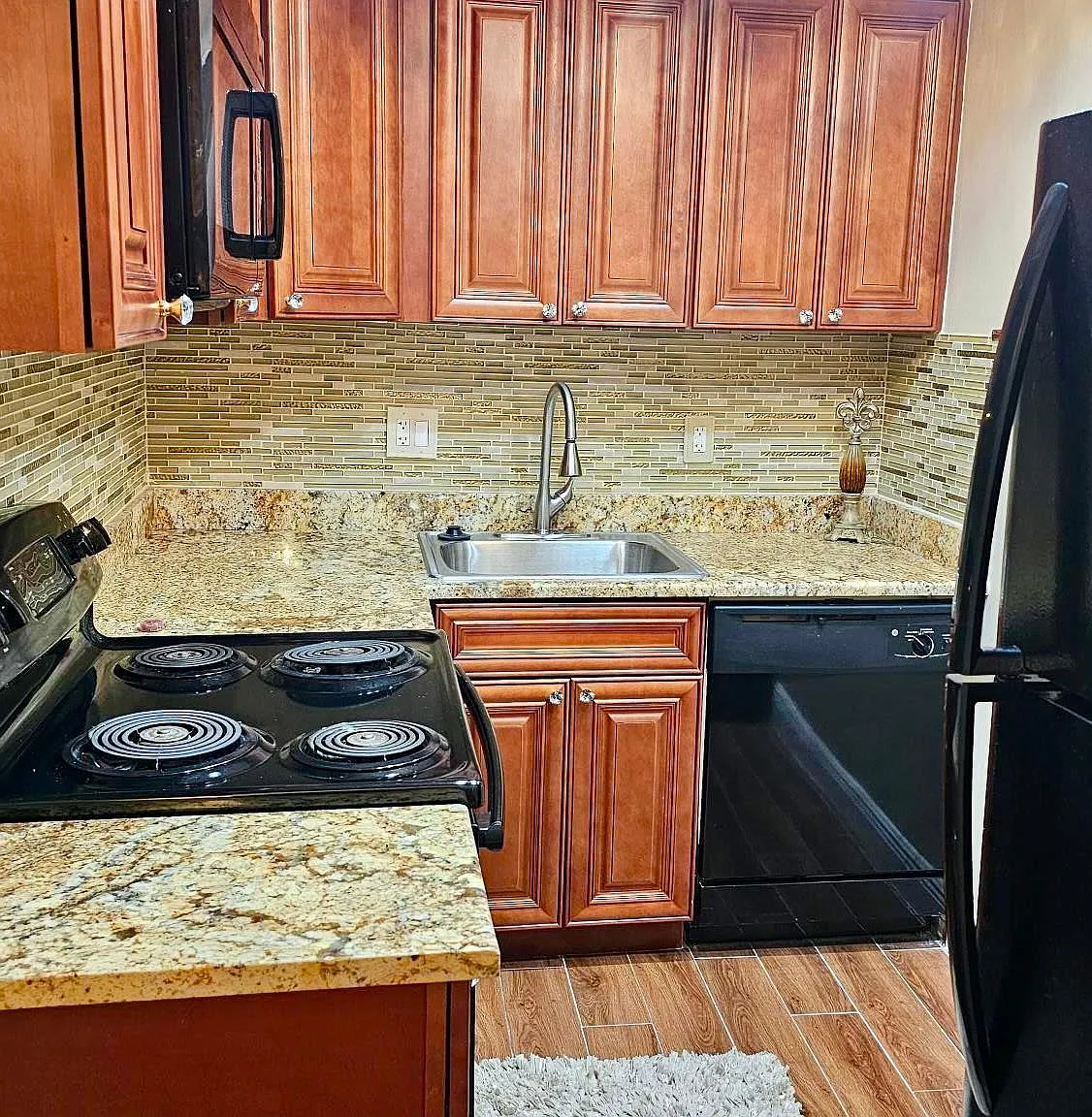 1 bed, 700 sqft, $1,750 — Photo 2