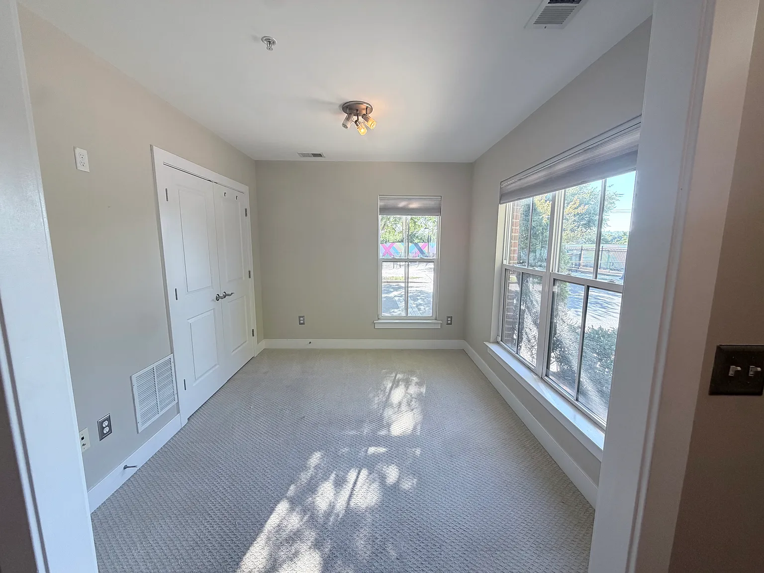 3 bed, 2150 sqft, $3,499 — Photo 2
