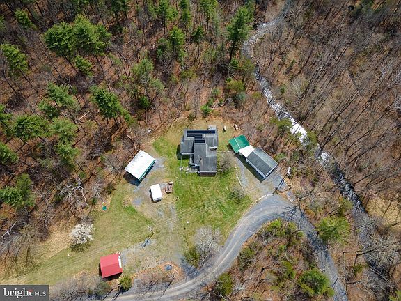 3rd image of 1605 Paddys Run Rd
