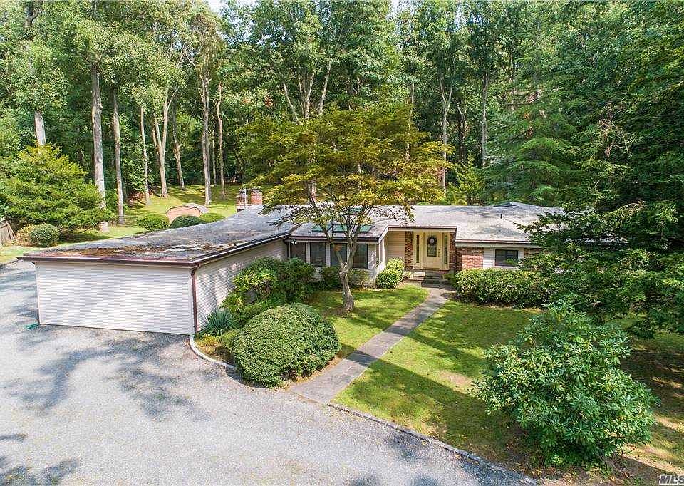 1st image of 12 Meadow Ln