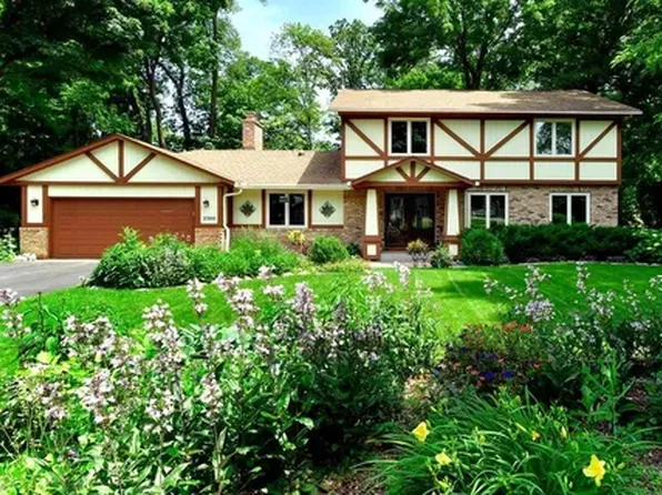 2300 Urbandale Ln N, Plymouth, MN 55447