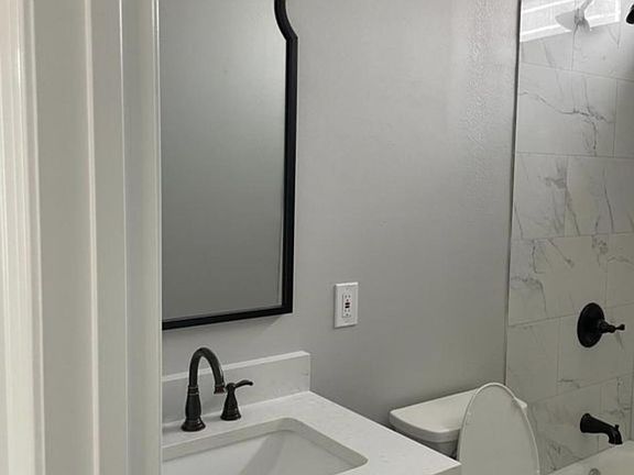 2nd image of 3553 Kings Dr