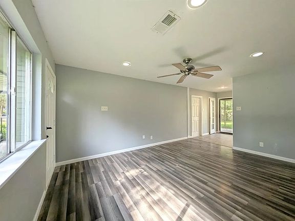 4th image of 255 Smelker Ave