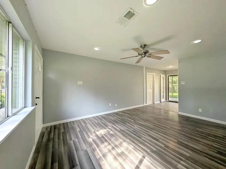 255 Smelker Ave — Photo 4