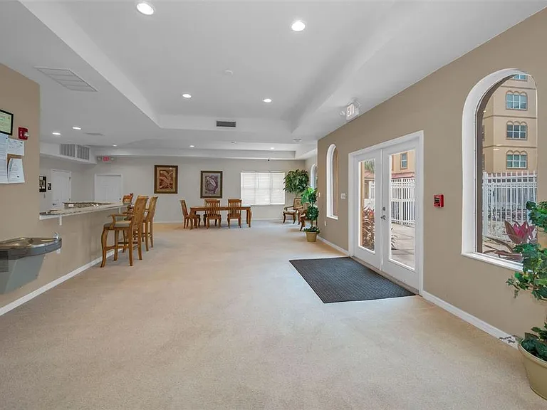 606 Wells Ct #202 — Photo 40