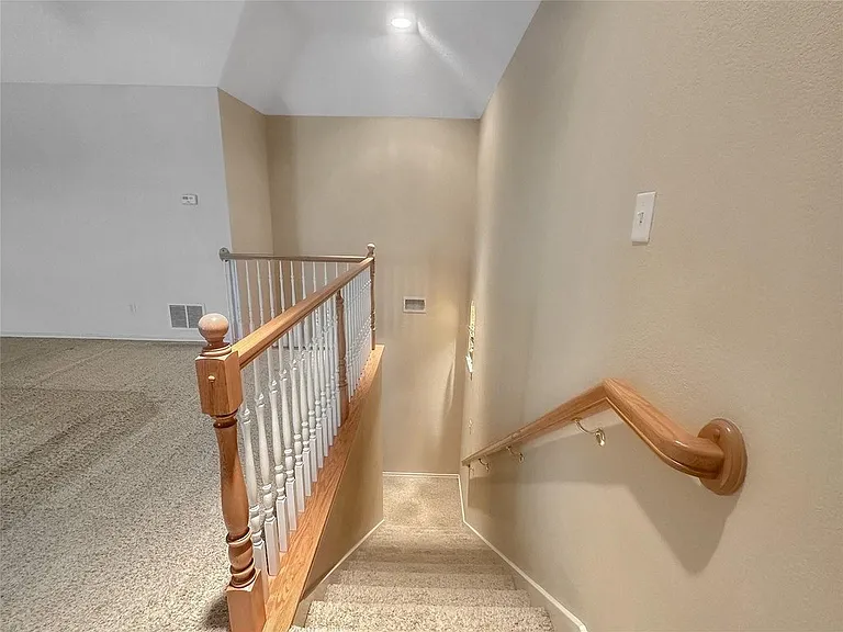 10717 Greenview Ct — Photo 14