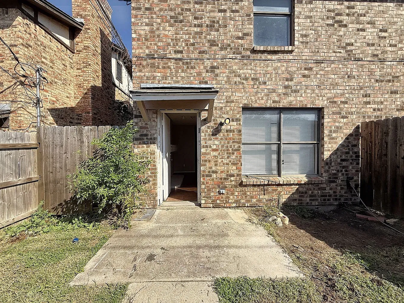 2 bed, 1192 sqft, $1,400 — Photo 1