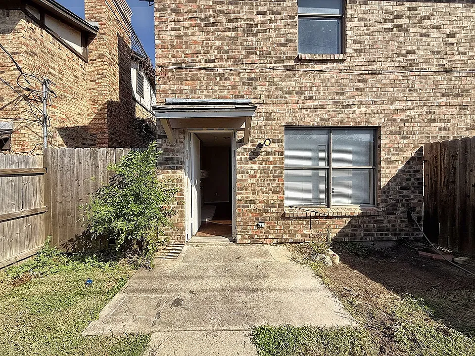 1024 Southmoor Dr