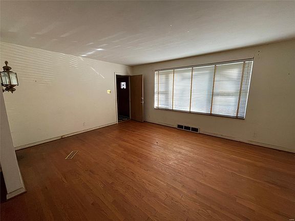 4th image of 7251 Delmar Blvd