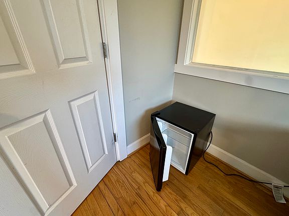 4th image of 3320 S Holly St #2