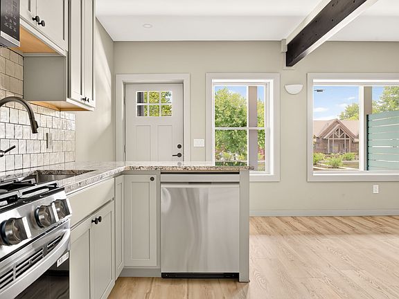 2nd image of 176 Hudson St #2