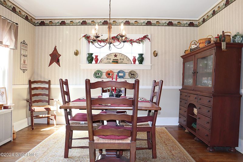 4th image of 1388 Keyes Avenue