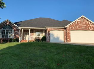 1270 N New Castle Ave, Springfield, MO 65802