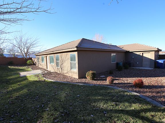 5th image of 912 N Rolling Hills Rd