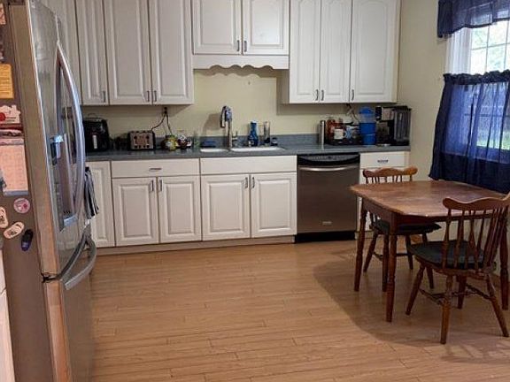 3rd image of 305 Sansom Ave