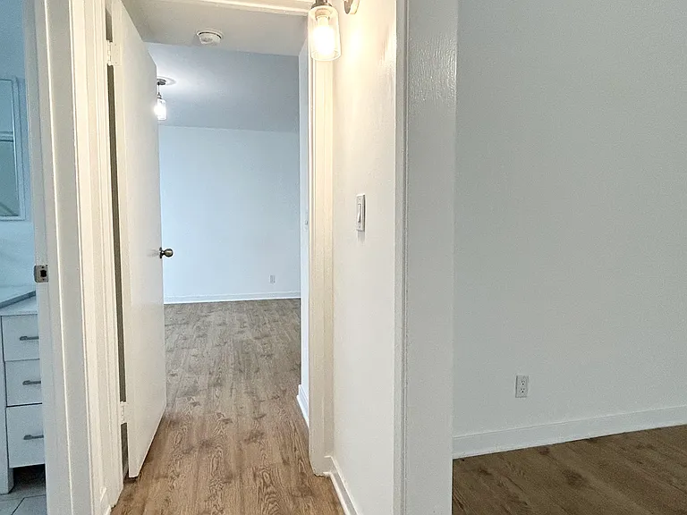 2038 S Bentley Ave #103 — Photo 15