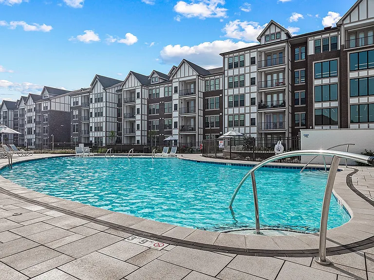 Legacy Rochester Hills Apartments — Photo 8
