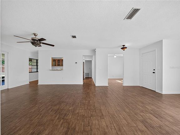 4th image of 811 W Harbour Ct