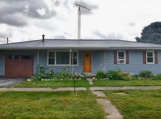 102 E 4th St, Earl Park, IN 47942