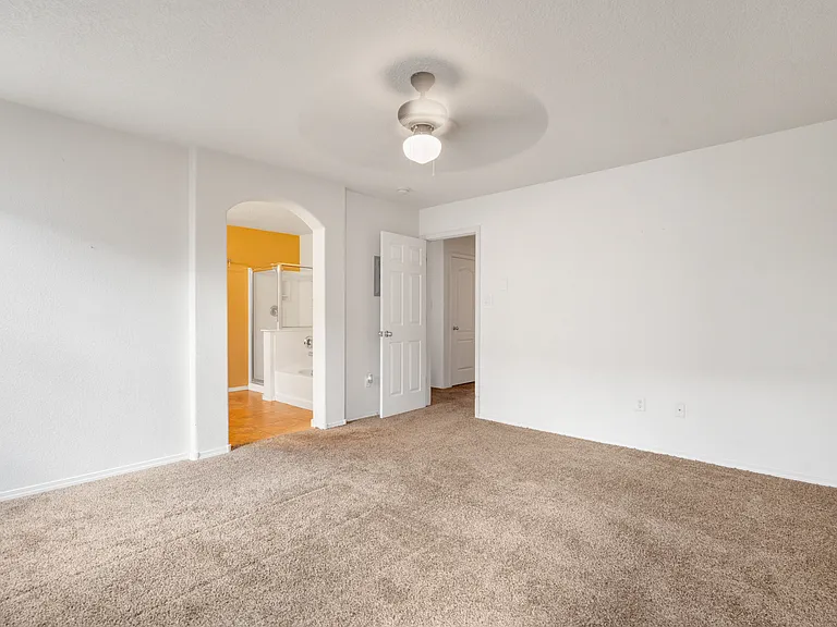 1932 Cortina Loop SE — Photo 25