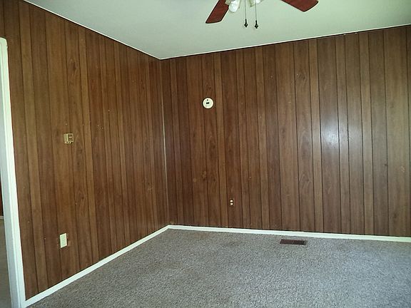 2nd image of 870 Omard Dr