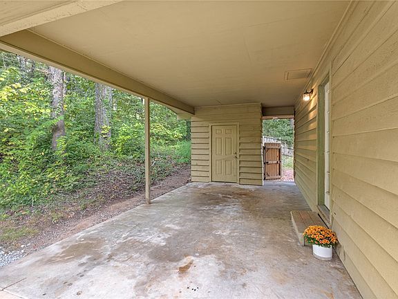 3rd image of 3 Sheneman Dr