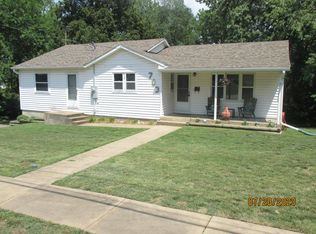 703 E Walnut St, Bolivar, MO 65613