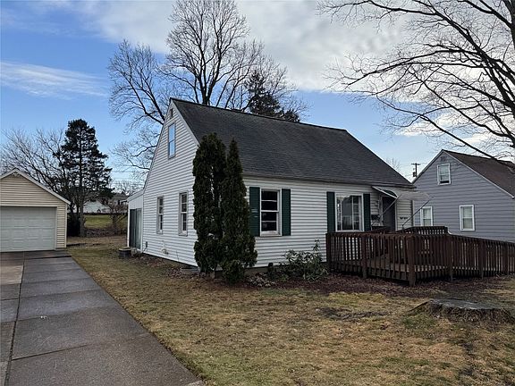 2nd image of 815 E 34th St