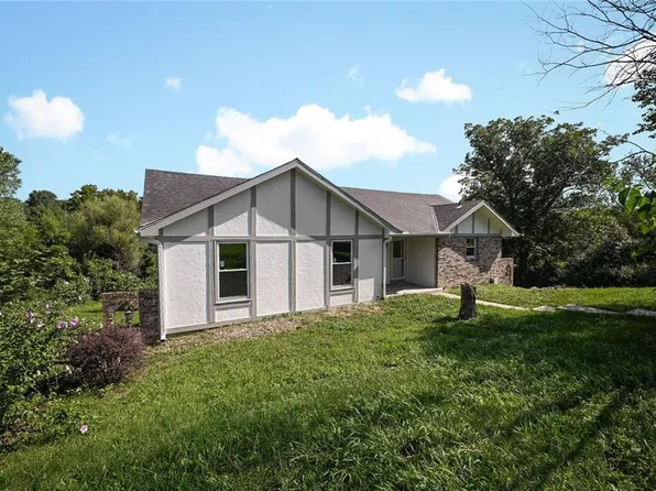 13202 E North Hedgewood Ln, Peculiar, MO 64078