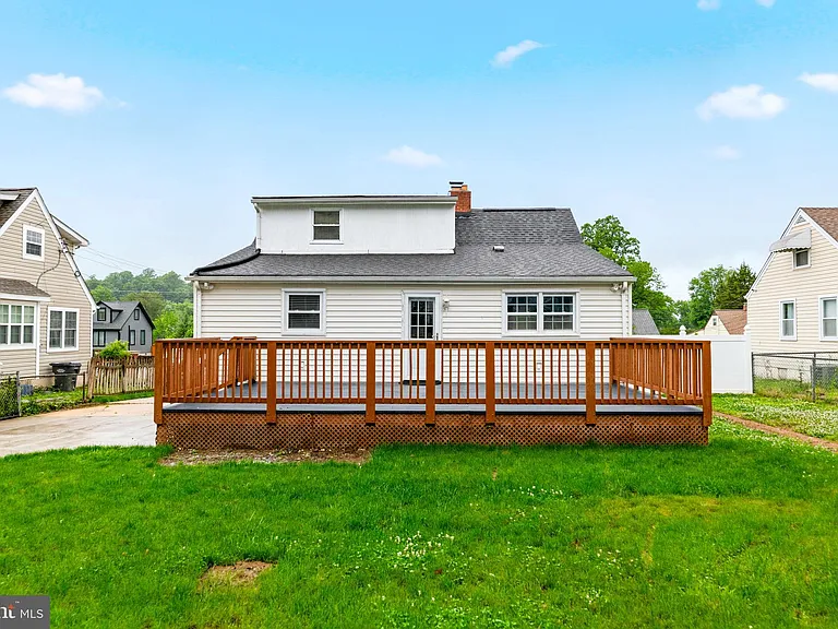 6823 Barrett Rd — Photo 31