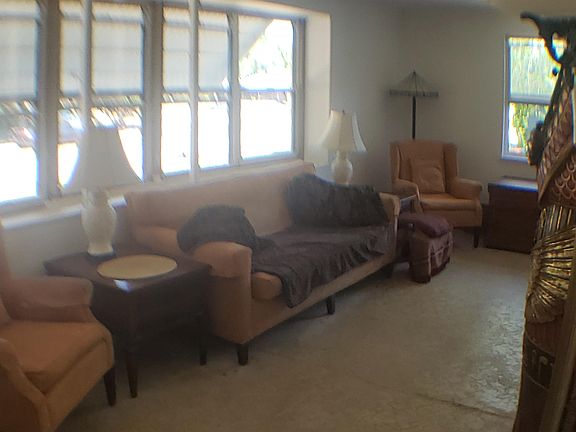 5th image of 103 Catalina Cir