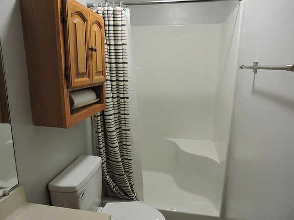 5th image of 10 Ashwood Dr