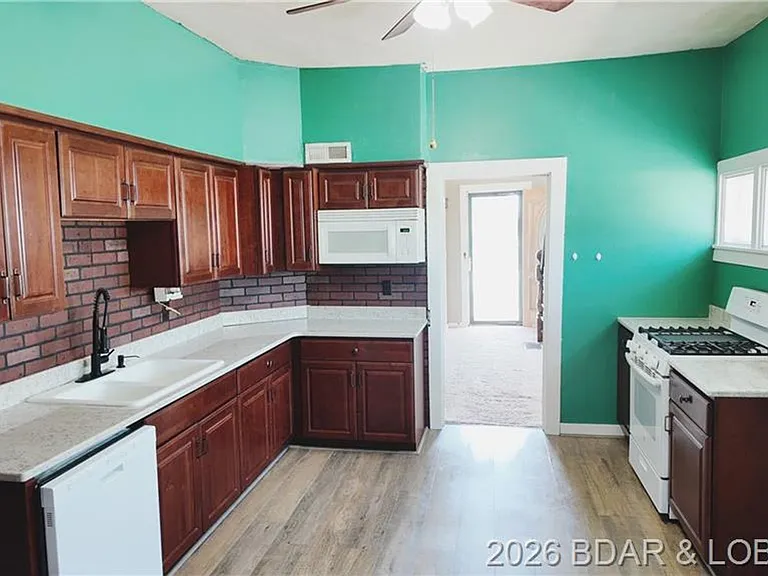 112 N Aurora St — Photo 3