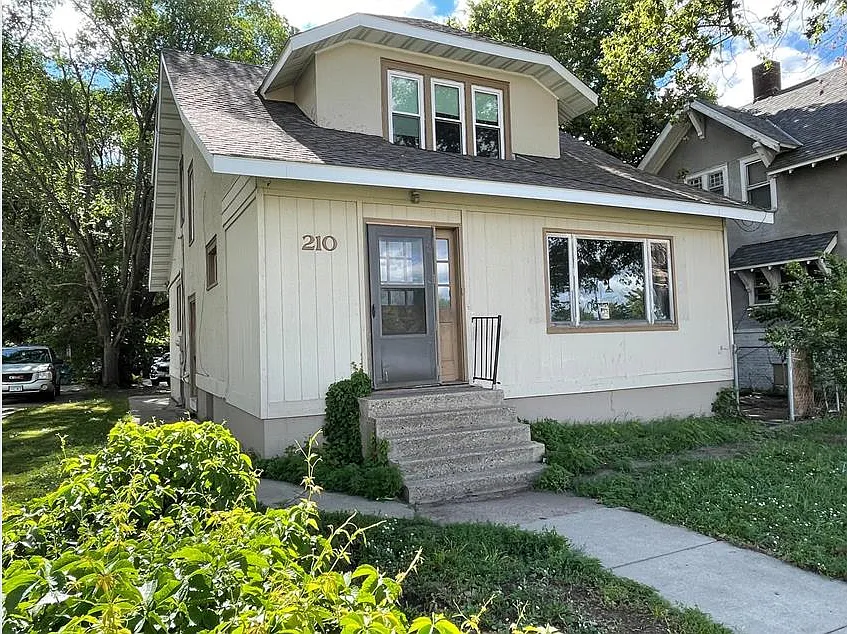 210 9th Ave S
