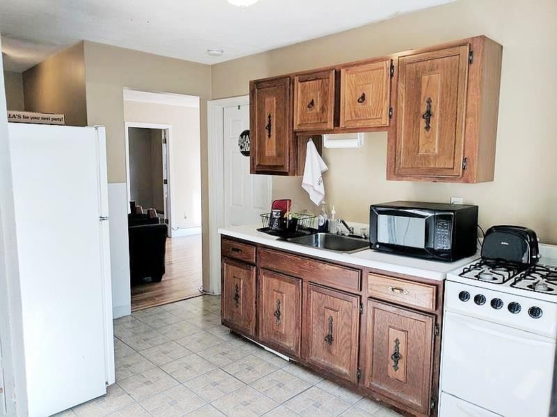 2nd image of 96 Spring St