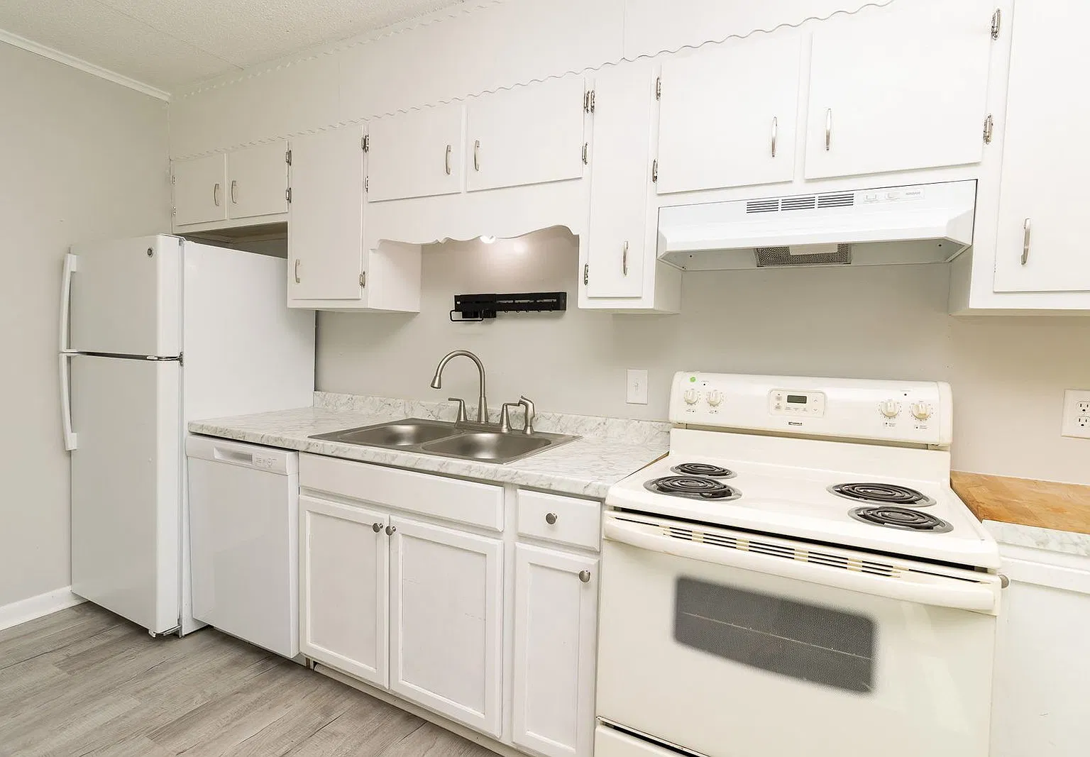 2 bed, 1.5 bath, 950 sqft, $1,050 — Photo 1