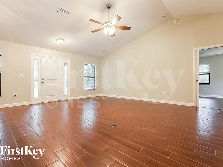 2267 Kamsler Ave — Photo 3